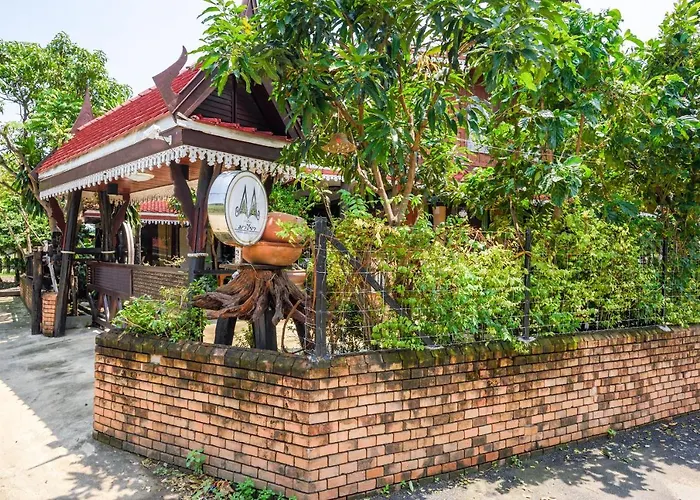 Oyo 326 Ruen Thai Mareeya Hotel 2*