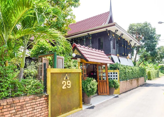 Oyo 326 Ruen Thai Mareeya Hotel